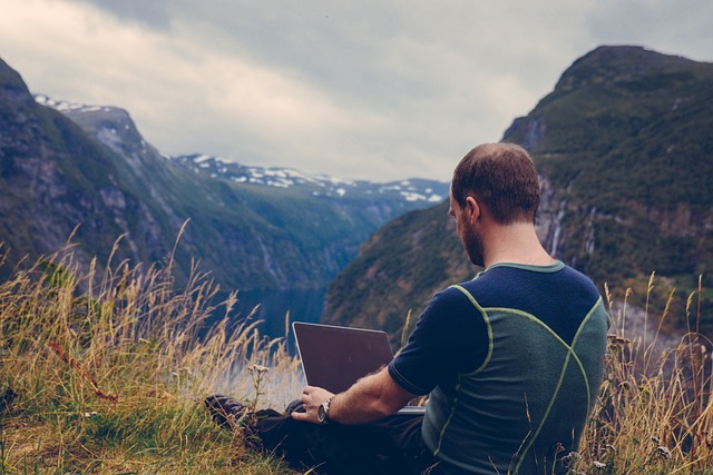 Freelance Laptop Nomadic Lifestyle